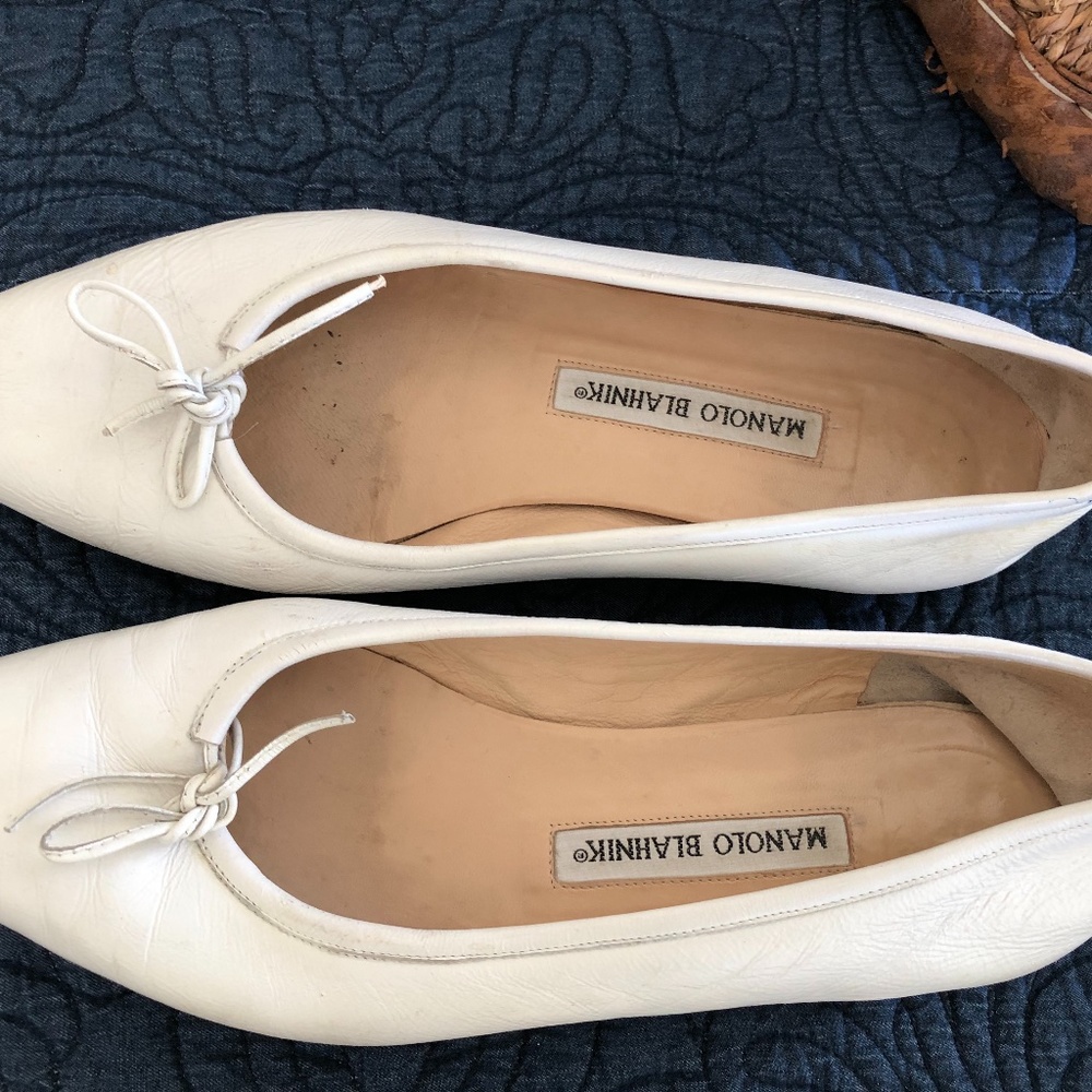 Manola Blahnik white leather flat shoes.